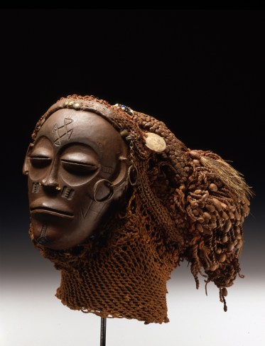 Mask mwana poo, Angola, Chokwe | © Staatliche Museen zu Berlin, Ethnologisches Museum/Martin Franken; CC NC-BY-SA